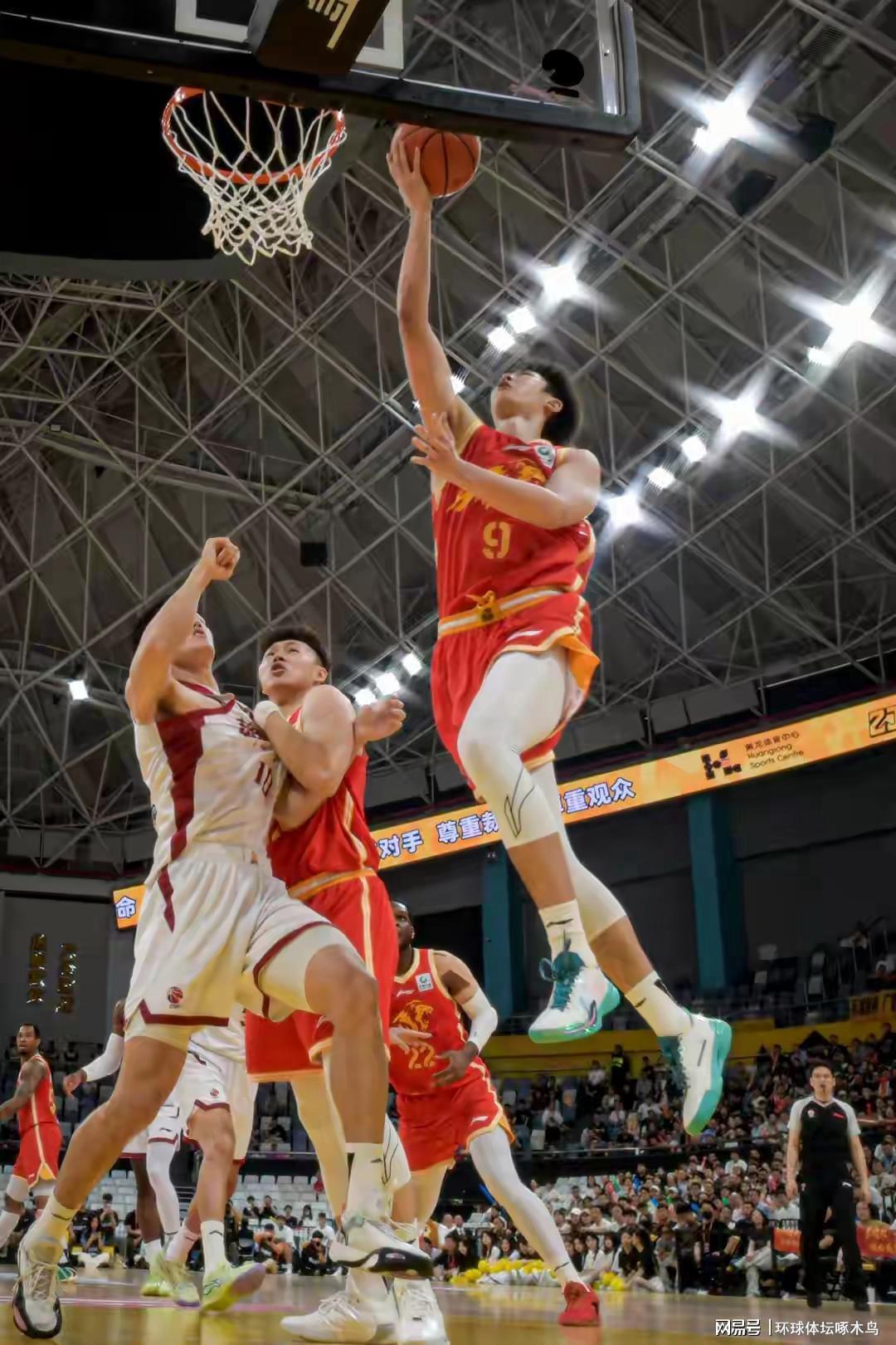 世界杯官方客户端-山西男篮92-90广厦 大比分1-0领先 巴里-布朗35分